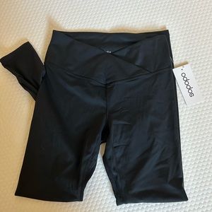 Black athletic leggings